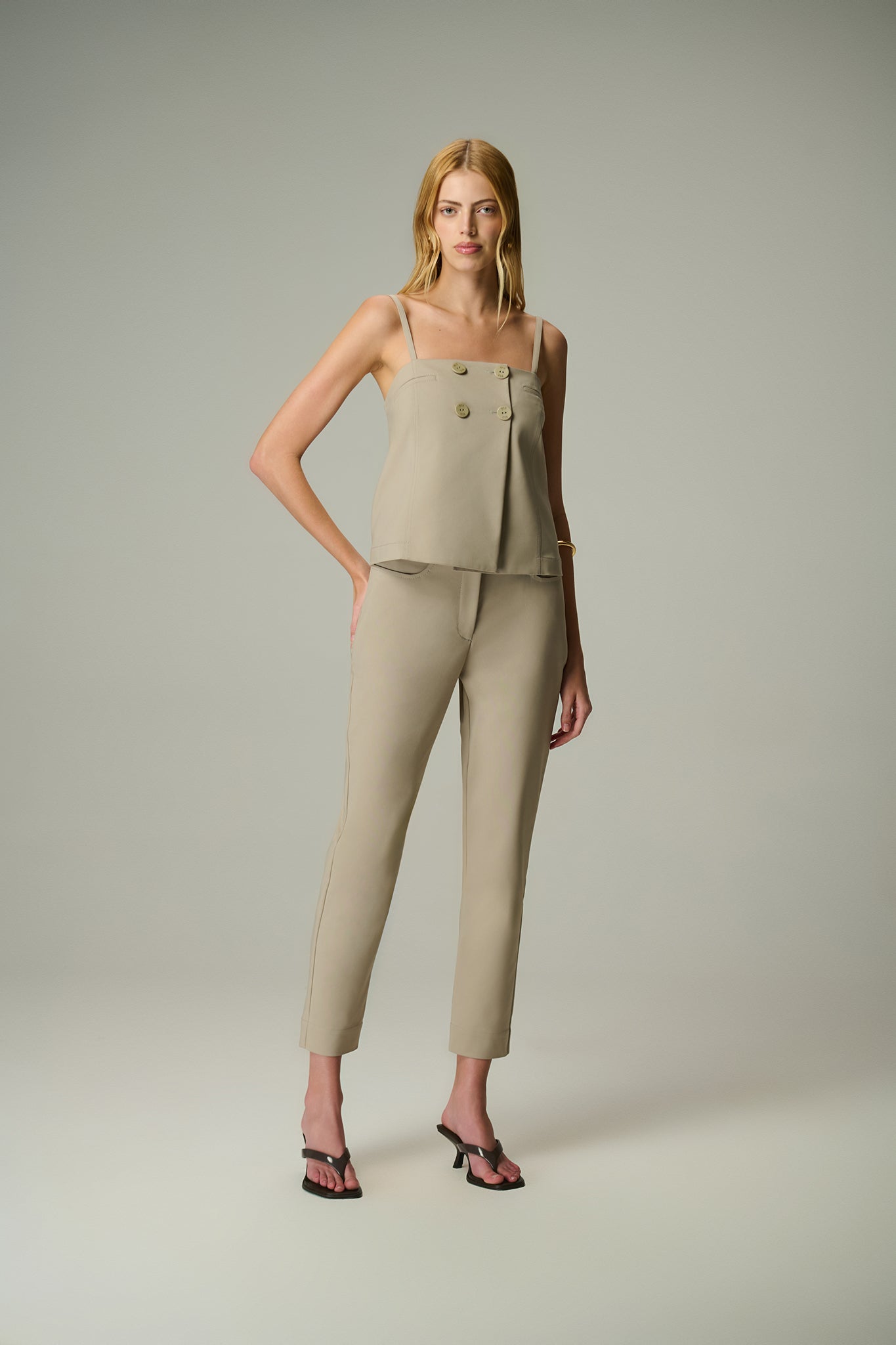 Calça e blusa